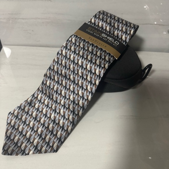 Van Heusen Black and Gray Geometric Tie - Picture 1 of 2